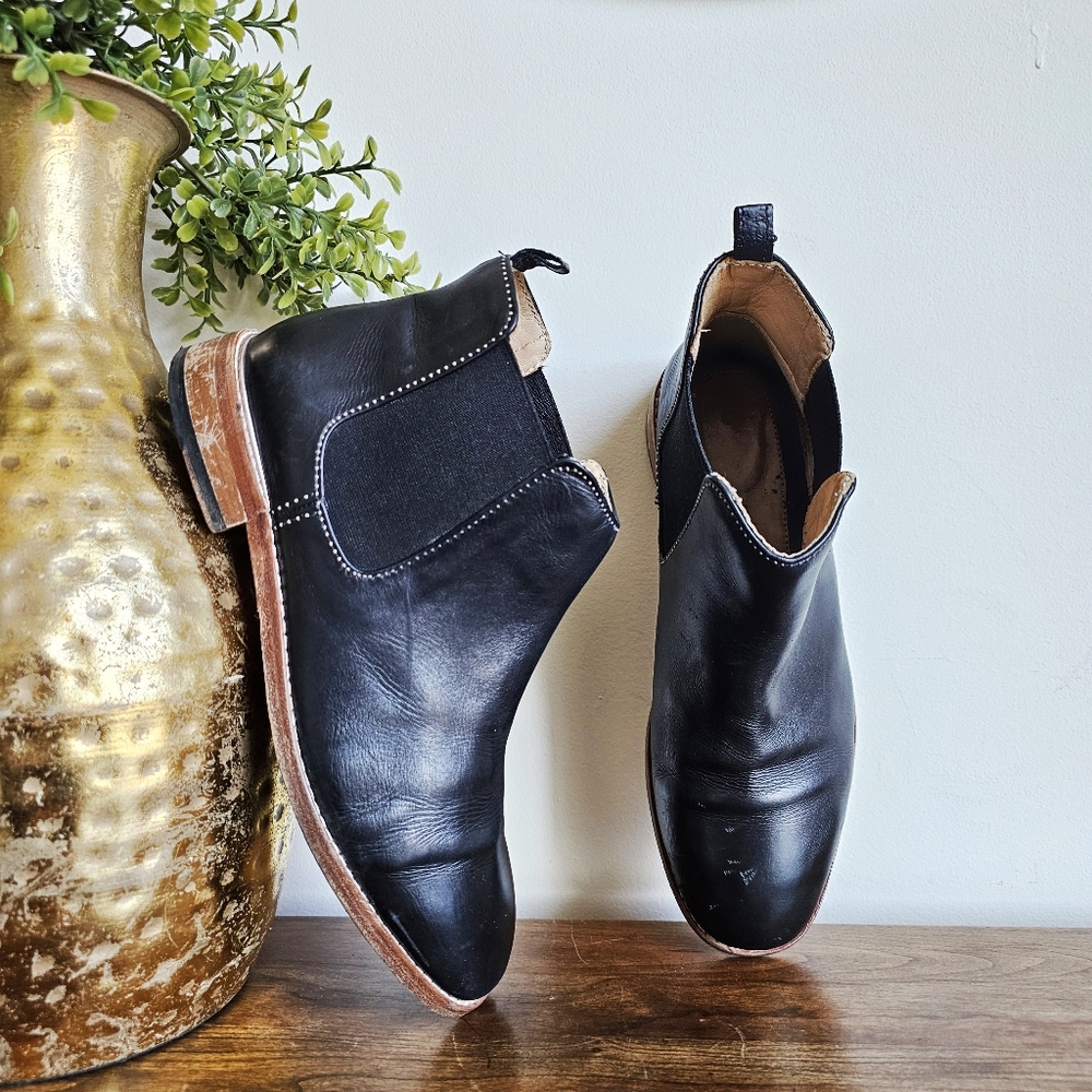 Clarks Genuine Leather Women's Taylor Shine Chelsea Black Ankle Boots Size 7M